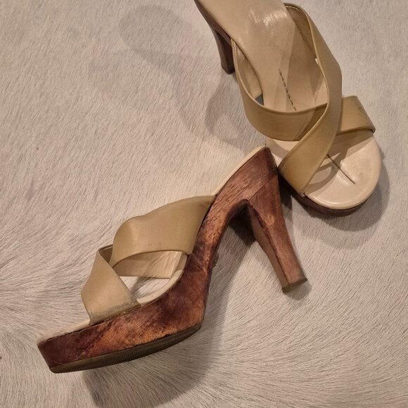 VIA UNO Heel Sandals - Picture 2 of 4